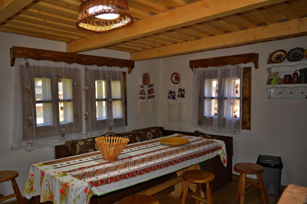 Vila Casutele Bunicii Ocna Şugatag Exteriér fotografie