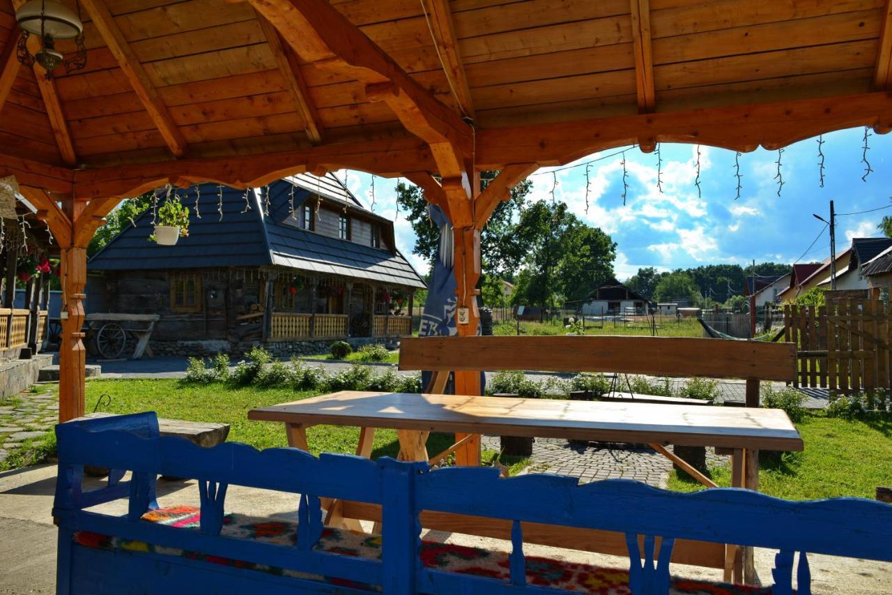 Vila Casutele Bunicii Ocna Şugatag Exteriér fotografie