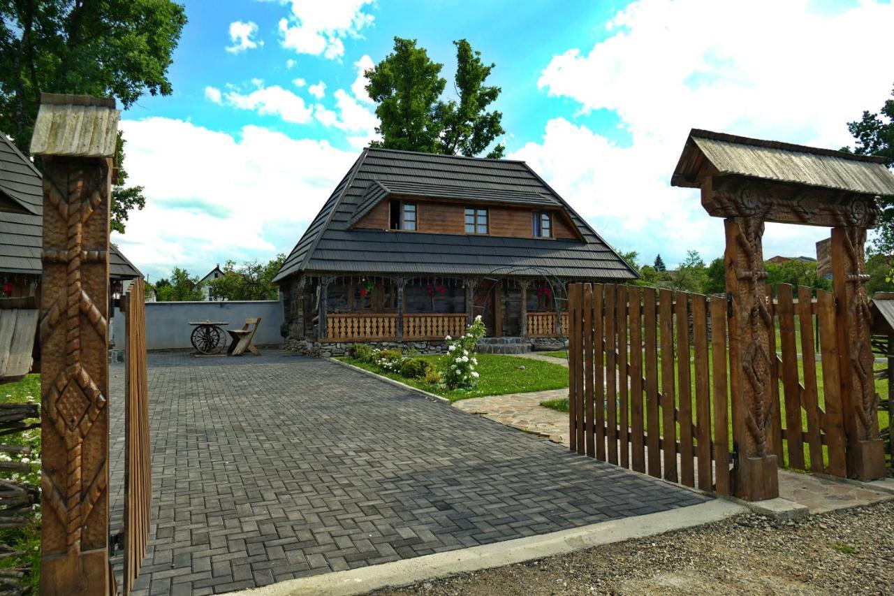 Vila Casutele Bunicii Ocna Şugatag Exteriér fotografie